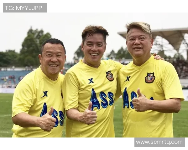 足球明星与成龙的精彩互动视频揭秘你不知道的故事与友谊